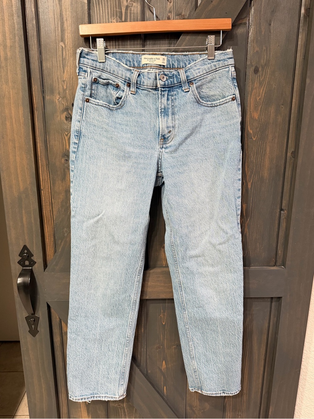 Abercrombie and Fitch Mid Rise 90s Straight jeans size 28 short